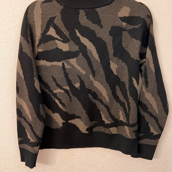 Athleta merino wool Jacquard camouflage abstract sweater womens size XS - Picture 9 of 9